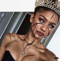 Makeup Zombie, Halloween Make-up Looks, Creepy Halloween Costumes, Celebrity Halloween, Cute Halloween Makeup, Halloween Fest, Halloween Makeup Pretty