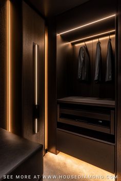 35 glamorous walk in closet ideas Boutique Style Closet, Chic Organization, Closet Planning, No Closet Solutions, Luxury Closets Design, Custom Shelving, Modern Closet, Closet Layout, Glass Front Cabinets