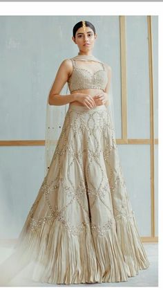 Minimal Lehenga Designs, Light Weight Lehenga, Indian Bridesmaid Dresses, Lehnga Dress, Traditional Indian Outfits, Bridal Dress Fashion