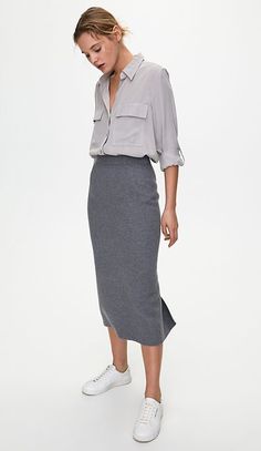 Pencil Skirt And Sneakers, Pencil Skirts Outfit, Work Outfits Women Skirt, Straight Skirt Outfits, Midi Skirt Outfit Winter, Aritzia Outfit, Capsule Wardrobe Dresses, Pencil Dress Outfit, Knit Skirt Outfit