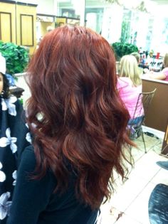 I want my hair like this again.... Deep Copper Hair Color With Highlights, Reddish Hair, Auburn Color, Auburn Red, Wavy Curls, Dark Ash, Subtle Highlights, Winter Hair, Warm Red