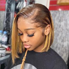 Brown Bob Wig For Black Women, Bob Wig Styles, Ombré Bob Wig, Short Brown Bob Wigs, Bob Lace Front Wigs Highlights, Highlight Bob Wig, Short Curly Weave, Weave Bob Hairstyles, Short Blonde Bobs