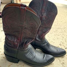 Lucchese, Genuine Lizard Leather, Black And Cherry Color, Men's Cowboy Boots Size 9.5, Gently Worn. Red Goodyear Welted Boots For Formal Occasions, Formal Boots With Red Sole And Snip Toe, Formal Snip Toe Boots With Red Sole, Classic Red Boots For Formal Occasions, Classic Red Goodyear Welted Boots, Classic Pointed Toe Boots With Red Sole, Western Boots With Leather Sole For Formal Occasions, Western Almond Toe Boots For Business, Western Leather Boots For Formal Occasions