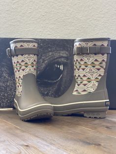 Pendleton Heritage Falcon Cove Short Rain Boots in Taupe Rain Boots Outfit, Rain Boot Outfit, Mud Boots, Western Shoes, Cowgirl Accessories, Short Rain Boots, Amazon Gadgets, Heritage Collection, Boots Outfit