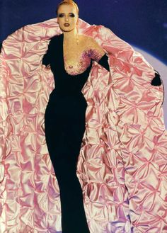 Thierry Mugler Haute Couture | Thierry Mugler Haute Couture…. Mugler 90s, 90s Runway Fashion, Runway Fashion Couture, David Koma, Thierry Mugler, Looks Style, Mode Inspiration, Looks Vintage, Pink And Black