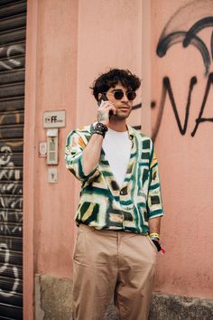 Mens Outfits Aesthetic, Mens Street Style Winter, Outfits Guys, Milan Fashion Week Men, Masc Fashion, Funky Shirts, Funky Dresses, Mens Summer Outfits, Men Street Fashion