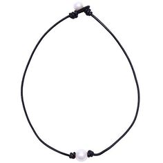 Want to Make Handmade Jewelry? Step by step instructions and tutorials show you how to make DIY bracelets, jewelry making ideas, DIY crafts and projects. Jewel Choker, White Choker Necklace, Choker Pearl, Diy Necklace Making, Leather Necklaces, Necklaces Pearl, Pearl Necklace Choker, Leather Pearl Necklace, Leather Pendant