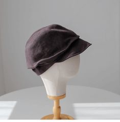 This newsboy cap is very unique and modern. It is made of lightweight and breathable linen fabric that can keep you comfortable and stylish in summer time. I have two steel wires, one inside the hat and one along the brim so that you can shape the hat the way you want.Specifications Material:100% Linen Size: M: 56-58cm L:58-60cm Please DM if you want to custom size. How to wash: Only dry cleaning Peaky Blinders Hat, Flat Cap Men, Leather Beret, Painter Hat, Knit Beret, Baker Boy Hat, Personalized Hats, Hat Beret, Summer Cap