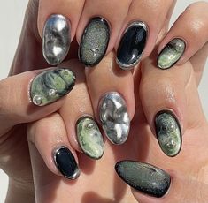 Korean Nail Art Acrylic, Nails Whimsigoth, Couples Nails, Korea Nails, Korea Nail Art, Art Photo Ideas, Korea Nail, Dragon Nails, Nail Art 3d