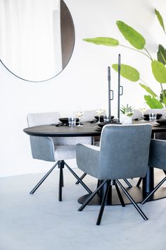 Black Oval Dining Table M | Eleonora Siera | dutchfurniture.com Black Oval Dining Table, Solid Oak Table, Oak Table Top, Soft Contemporary, Dutch Furniture, Oval Dining Table, Side Table With Storage, Interior Concept, Oval Table Dining