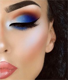 Makeup art에 있는 Nadia Al님의 핀 아이메이크업, 메이크업, 화장 Blue Makeup Looks, Drag Make-up, Special Effects Makeup, Makeup Hacks, Blue Eyeshadow, Christmas Makeup, Eye Makeup Tips, Blue Makeup