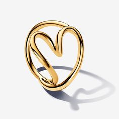 Bring love and nature together with the Organically Shaped Heart Ring. A subtly wavy 14k gold-plated band splits into an imperfectly-shaped openwork heart that follows the finger horizontally at the front. When worn, only the middle part of the heart touches the finger while the rest of the ring is raised. Designed in a slightly scaled-up size, this sculptural heart ring makes a sleek and modern statement and pairs beautifully with other warm-toned minimalist styles. Pandora Organically Shaped H Pandora Essence, Parts Of The Heart, Pandora Necklace, Bracelet Pandora, Pandora Rings, Gold Plated Rings, Ring Fit, Gold Plated Necklace, Open Ring