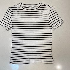 H&M Divided Basic Ribbed Cropped Tee. Nwt Fitted Striped Ribbed T-shirt, White H&m T-shirt Crew Neck, H&m White Crew Neck T-shirt, Trendy White H&m Top, Casual White Top From H&m, H&m Striped Tops, H&m White Casual Top, Casual White H&m Top, Basic White Ribbed Top