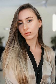 Woman with sleek, straight blonde hair styled with a deep side part Elegant Styles, Style At Home, Side Part, Elegant Fashion