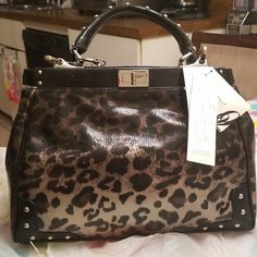 New With Tags, Small Defect Pictured Metal Hardware Satchel Tote For Errands, Chic Leopard Print Bags For Errands, Top Handle Bags With Metal Hardware For Errands, Chic Leopard Print Tote Satchel, Embroidered Shoulder Bag, Casual Crossbody Bag, Nine West Bags, Work Tote, White Purses