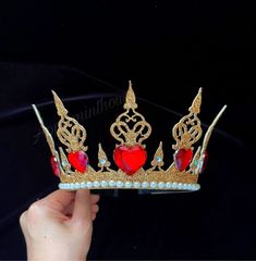 Red Tall Crown Costume Hat For Party, Red Round Crown For Party, Red Party Crown, Halloween Party Crown, Queen Of Hearts Headband, Crown Halloween Costume, Queen Of Hearts Crown, Make A Crown, Lizzie Hearts