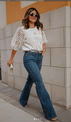 What To Wear With Flare Jeans, Flared Jeans Outfit Summer, Flare Jeans Outfit Spring, Flair Jeans Outfit, Outfits With Flares, Flare Jeans Outfit, Jeans Outfit Spring, White Flared Jeans, Looks Jeans