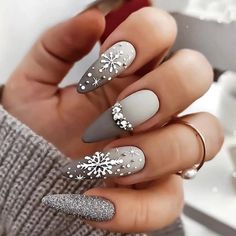 Unghie Sfumate, Her Nails, White Nail, Xmas Nails, Nail Arts, Nail Polishes, Rhinestone Nails