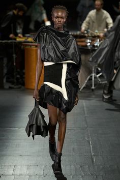 Show Collection, Runway Looks, Issey Miyake, Feminine Style