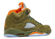 The Jordan Retro 5 Olive (2024) GS sneakers combine classic design with contemporary flair. Featuring a rich olive green suede upper, these kicks offer a stylish and versatile addition to any wardrobe. The iconic silhouette is accentuated by black accents on the midsole, tongue, and laces, providing a sleek contrast to the earthy tones. With its Air-Sole unit in the heel and translucent rubber outsole, these sneakers offer comfort and traction for everyday wear. Whether you're hitting the court Air Jordan Olive Toe, Olive Green Jordan 5s Outfit, Green And Yellow Jordans, Olive Jordans, Jordan Shoes Retro Green, Jordan 6 Green, Fye Shoes, Summer Collection Men, Jordan Retro 5