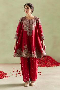 Short Anarkali Suits, Mrunalini Rao, Red Anarkali, Zardozi Work, Embroidered Anarkali, Womens Trendy Dresses, Pakistani Fashion Party Wear, Bridal Dress Fashion, Beautiful Dress Designs