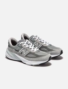 最后清货：不设退货或换货.货品详情:.New Balance.990V6.Round toe.Lace-up closure.Suede upper.Contrasting panelling design.Reflective accents.Side logo patch.ENCAP technology.Branded insole.Cushioned midsole.Rubber outsole.Color: Grey.材质：100% Suede Leather, 100% Textile; 100% Rubber.更多.运动鞋.及.鞋履.货品编号: 896479 New Balance Gray High-top Sneakers With Cushioned Footbed, Gray New Balance High-top Sneakers With Cushioned Footbed, Gray New Balance High-top Running Sneakers, Modern Gray Running Shoes With Branded Insole, Classic Gray Running Shoes With Medium Fit, New Balance Walking Shoes With Medium Fit, Classic Gray Breathable Sneakers, Panelling Design, New Balance Made In Usa