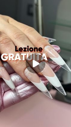 ANNA KORENIEVA on Instagram: "Come applicare correttamente gli stampini in silicone per creare il sorriso perfetto per il french! 🌸 Ecco il mio metodo al 100%, guardate fino alla fine!  1. Serve la DUAL FORM e le guide in silicone apposite. Le dimensioni dei timbri in silicone corrispondono ai numeri delle Dual. 2. Usate un gel painting bianco e rivestite l’interno della DUAL FORM, non troppo sottile. 3. Senza asciugare, inserite un timbro in silicone con un bastoncino d’arancio, premete nel gel e polimerizzate per 60 secondi. 4. Rimuovete il silicone con una pinzetta e staccate delicatamente il gel bianco. Il sorriso è pronto!  5. Ora, stendete l’acrigel coprendo anche il sorriso e applicate la composizione sull’unghia preparata. Polimerizzate per 1 min, staccate la DUAL FORM e limate un Diy Nails Tutorial