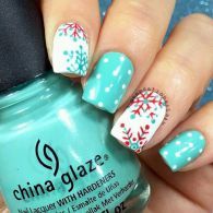 Gorgeous christmas nails ideas 1 Christmas Nail Art Easy, Christmas Nails Easy, Seasonal Nails, Christmas Nail Art Designs, Snowflake Nails, Nails Polish, Winter Nail Art, Winter Nail Designs, Winter Nail