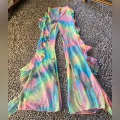 Size Xs. Little To No Stretch. Can Provide Inseam Measurements Upon Request. Never Worn Out Of The House. Mesh Flare Pants, House Sold, Pants Color, Flare Pants, Black Diamond, New Outfits, Boot Cut, Pant Jumpsuit, The House