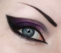 Punk Eye Makeup, Gothic Eye Makeup, Gothic Make Up, Eyebrows Shape, Purple Gothic, Punk Makeup, Goth Stuff, Awesome Makeup, Steampunk Ideas