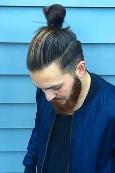 Low Fade Samurai Hairstyle #samuraihair #menhairstyles ❤ If you want to add tons of masculinity to your look, look no further than Samurai hair. Here, we’ve collected the most iconic mens bun and knot ideas that give a fresh take at the traditional hairstyle for Japanese warriors. #lovehairstyles #hair #hairstyles #haircuts Samurai Hairstyle, Samurai Hair, Ash Blonde Hair Balayage, Ducktail Beard, Curly Undercut, Quiff Hairstyles