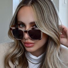 Strike a pose in these glam shades. The square shape and oversized fit will add some glam vibes to your going-out routine. Polarized Aviator Sunglasses, Diff Eyewear, Grey Sunglasses, Black Cat Eyes, Black And White Frames, Tortoise Sunglasses, Gradient Sunglasses, Black Sunglasses, Eyewear Accessories