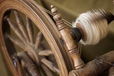 a spinning wheel with white yarn on it