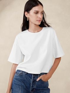 Heavy Cotton Boxy Crop T-Shirt | Banana Republic Oversized White Shirt, Baggy Tee, T Shirt Cut, Fall Capsule Wardrobe, Crop T Shirt, Tshirt Outfits, Crop Shirt, Crop Tshirt, Cropped Tank Top