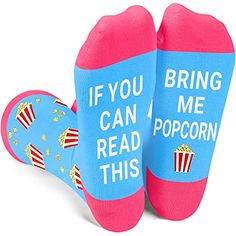 Popcorn SocksThese women's popcorn socks feature a fun popcorn design at the top and a funny saying at the bottom "IF YOU CAN READ THIS, BRING ME POPCORN". The blue socks are sure to add a playful touch to any outfit.Size & PackageOne size fits most. Our women's crazy socks are designed to fit shoe sizes 6-12 and sock sizes 8-13. Each pair of funny socks comes in a plastic zippered bag.Quality MaterialOur novelty socks are made of 80% Cotton, 15% Polyamide, and 5% Elastane to ensure they are sof Pickle Ice Cream, Popcorn Socks, Popcorn Gifts, Fun Popcorn, Popcorn Design, Hot Dog Pizza, Popcorn Movie, Movie Night Gift, Food Socks