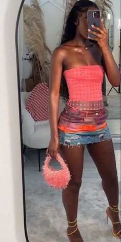 Trendy Multicolor Mini Skirt For Vacation, Mini Skirt Concert Outfit Black Women, Summer Brunch Mini Skirt, Trendy Vacation Mini Skirt, Going Out Outfits Black, Going Out Outfits Black Women, Bbq Outfit Ideas Summer, Bbq Outfit Ideas, Mini Skirt Graphic Tee Outfit Black Women