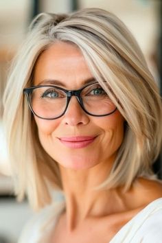 Chic Hairstyles, Penteado Cabelo Curto, Jairzinho, Women Over 50, Shoulder Length Hair