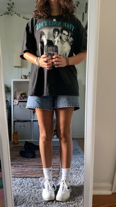 The Smiths T Shirt Outfit, Jorts Outfit Idea Midsize, Ghanda Clothing Outfits, Outfit Ideas Jorts, The Smiths Outfit, Outfits For Short Hair, Jorts Outfit Women’s, Outfits With Denim Shorts, I Love The Smiths