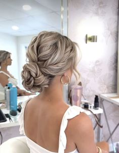 Jul 15, 2023 - This Pin was discovered by Camila Villarreal. Discover (and save!) your own Pins on Pinterest Tuns Bob Lung, Bride Hairstyles Updo, Hair Styles For Short Hair, Styles For Short Hair, Wedding Hair Up, Guest Hair, Bridesmaid Hair Makeup