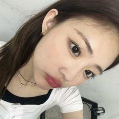 Kpop Selca Gg, Korean Pop Aesthetic, Inguene Makeup, Yunjin Makeup, New Jeans Makeup, Kpop Girl Icons, Joonie Icons, Kpop Gg Icons, Korean Girl Icon