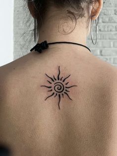 Spiral Tattoos, Earthy Tattoos, Cute Henna Tattoos, Tato Minimal, Henna Inspired Tattoos, Funky Tattoos, Tattoos For Black Skin, Dope Tattoos For Women, Cute Tattoos For Women