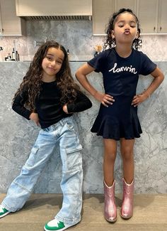 Kardashian Kids Outfits, Khloé Kardashian, Stitch Drawing, Pink Instagram, Fame Dr, Girls Outfits