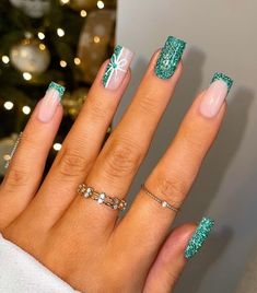 Nails Color Ideas, Green Christmas Nail, Green Christmas Nails, Christmas Manicure, Glittery Nails, Different Nail Designs, Green Tips