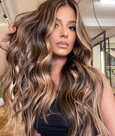 Mocha Hair, Beach Wave Hair, Trendy Hairstyle, Hair Shades, Hair Color And Cut, Brown Hair With Highlights, Summer Hair Color