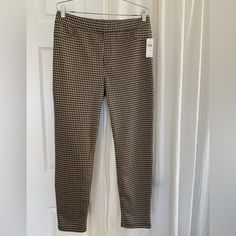 New With Tags Sanctuary Runway Tan, Brown And Black Houndstooth Print Leggings Sold By Anthropologie. Back Pockets. Slightly High-Waisted. Size Xl Measurements Laid Flat: Waist 16" Rise 12" Inseam 27" Stretch Houndstooth Bottoms For Fall, Stretch Houndstooth Pants For Work, Houndstooth Leggings, Maroon Pants, Black And White Tuxedo, Houndstooth Pants, Elastic Leggings, Leopard Pants, Suede Leggings