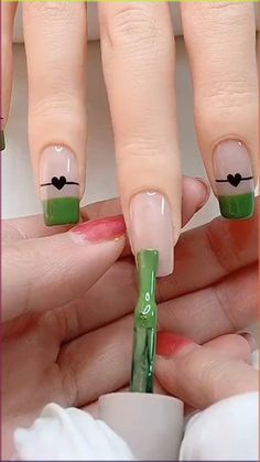 Celebrate the holiday season with these festive Christmas nail art designs! #ChristmasNails #FestiveNailArt #HolidayNails #WinterNails #ChristmasVibes Mint Nail Art, Mint Nails, Green Nail Art, Chrome Nails Designs, Graduation Nails, Nail Art Techniques, Pink Nail Art