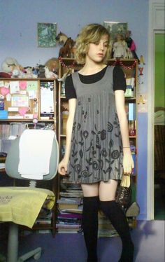 Cokewhore Outfit, Otk Socks Outfit, Jumper Dress Outfit Ideas, Layered Dress Outfit Grunge, 2010 Layered Outfits, Ceramics Outfit Aesthetic, Dark Twee Aesthetic, Haley Heynderickx Aesthetic, 2010s Twee Aesthetic