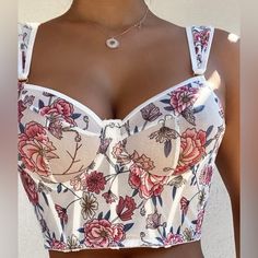 Super Cute Floral Print Underwire Bra Size Medium New With Tags, Bought It From Fn But The Brand Is Different On The Tags Butterfly Bra, Push Up Strapless Bra, Floral Lingerie, Chain Bra, Corset Bra, Lace Lingerie Set, Bralette Tops, Lace Fashion, Underwire Bra