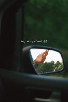 long drive with good music, aesthetic, instagram & snapchat story ideas Long Drive Instagram Stories, Car Story Instagram Ideas, Story Travel Instagram, Long Drive Captions For Instagram, Road Trip Aesthetic Instagram Story, Driving Captions Instagram, Long Road Aesthetic, Road Captions Instagram, Driving Snapchat Stories