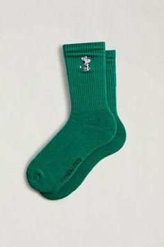 Snoopy Golf Crew Sock | Urban Outfitters Snoopy Embroidery, Best Gifts Under 50, Golf Socks Women, Corduroy Bucket Hat, Golf Socks, Halloween Socks, Green Socks, Womens Golf Fashion, Fur Throw Blanket